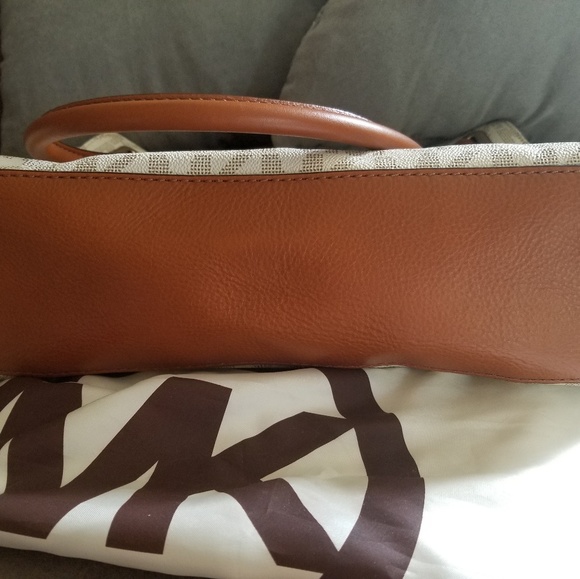 Authentic Michael kors Hamilton MK purse - Picture 5 of 7